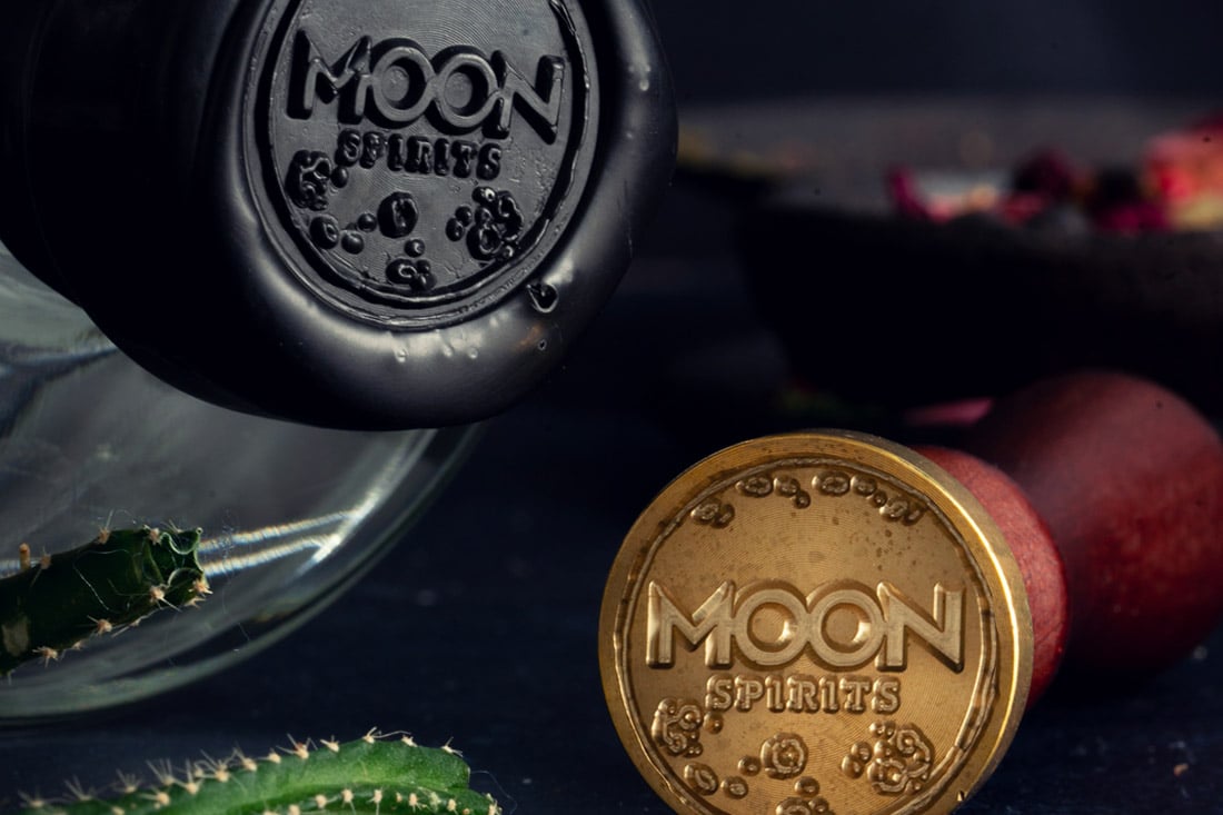 moon-spirits-premium-dry-gin-handcrafted-stempel